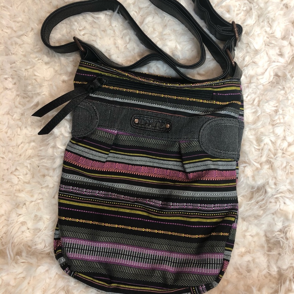 🌸 5 for $50 - Dakine Purse